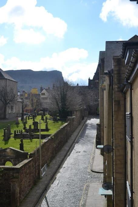 Next To The Palace And Royal Mile With Parking Edinburgh Dış mekan fotoğraf