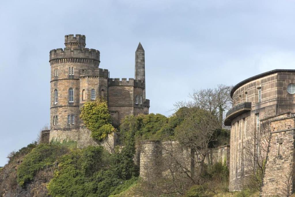 Next To The Palace And Royal Mile With Parking Edinburgh Dış mekan fotoğraf