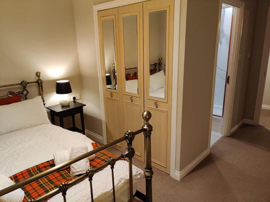 Next To The Palace And Royal Mile With Parking Edinburgh Dış mekan fotoğraf
